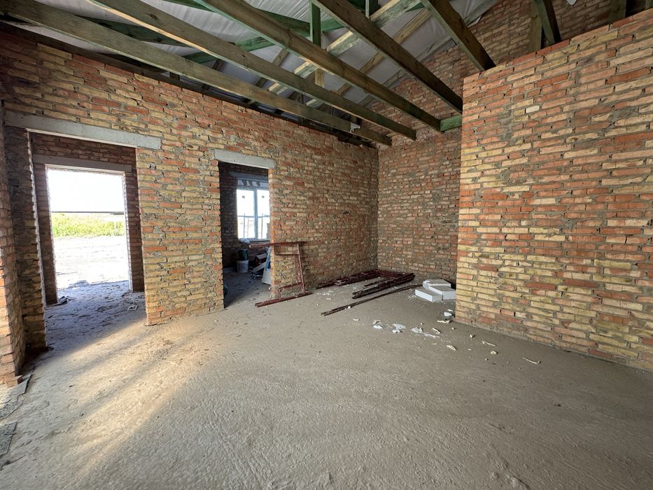 Продам котедж з комунікаціями на 3 кімнати+ділянка 2,5 сот