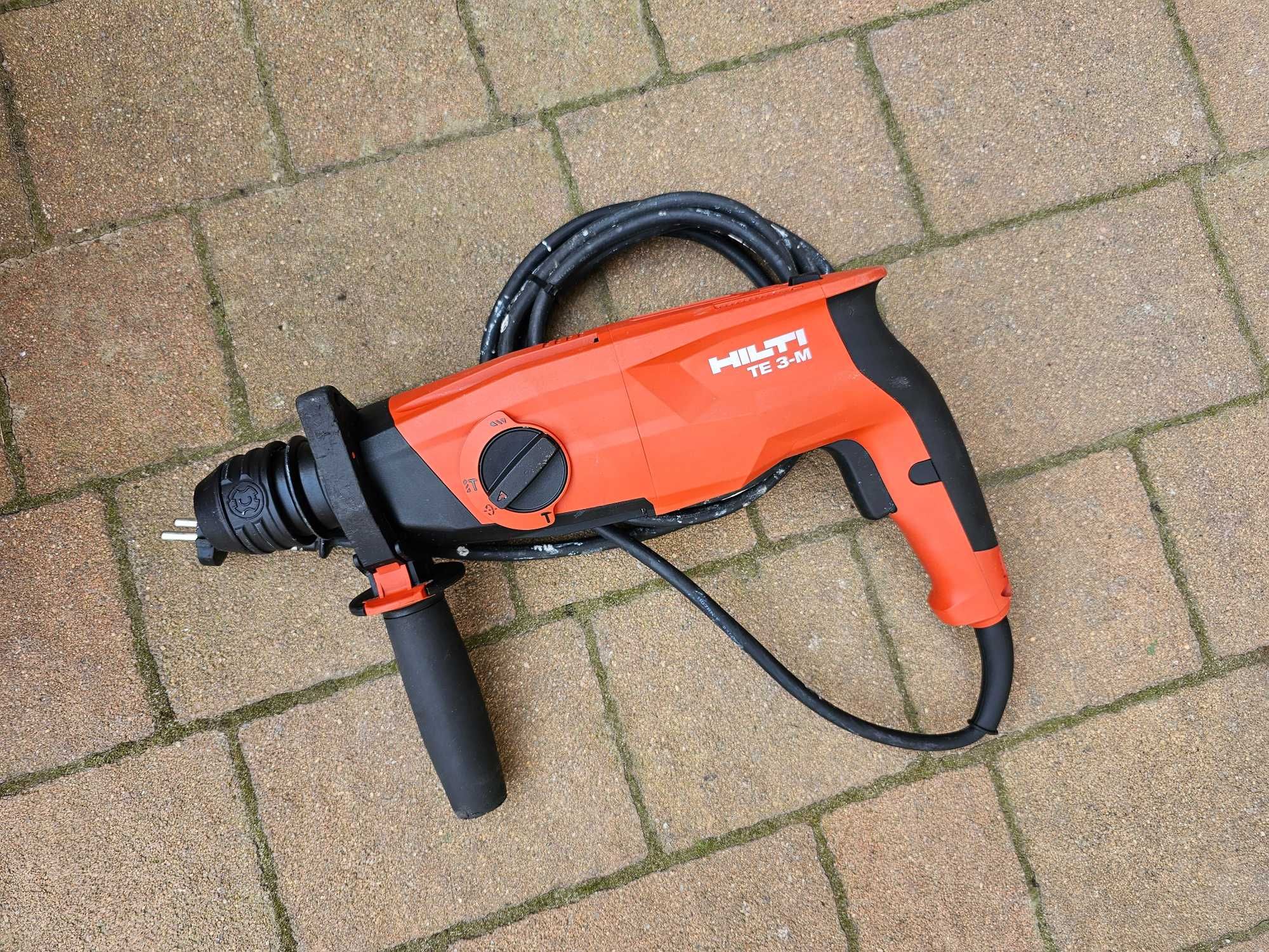 HILTI TE 3-M młotowiertarka z walizką faktura