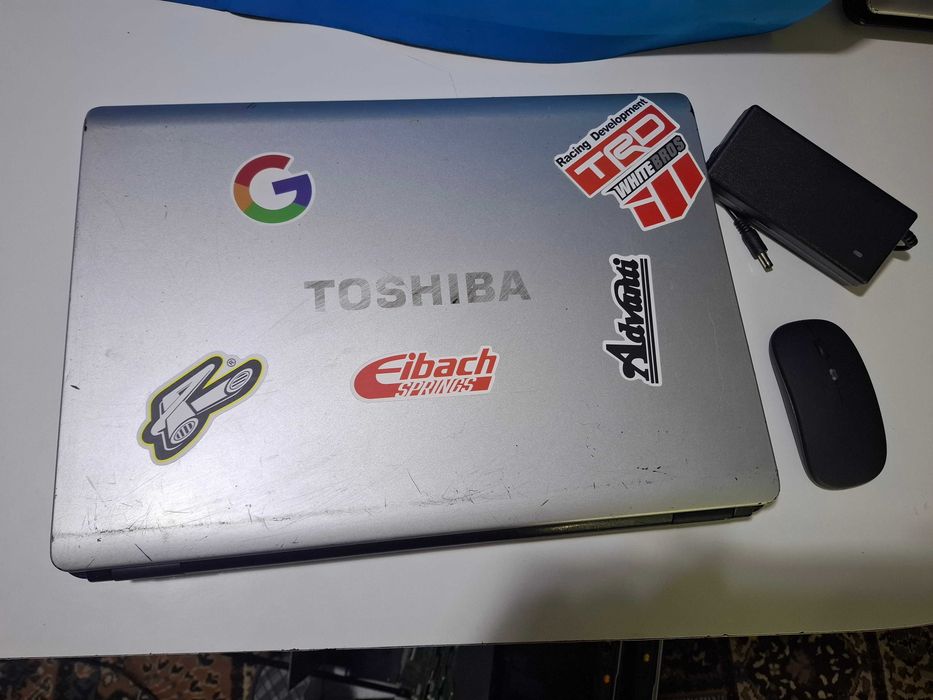 Toshiba L350 17" Ecrâ Grande Windows 7 3GbRam disco 250gb