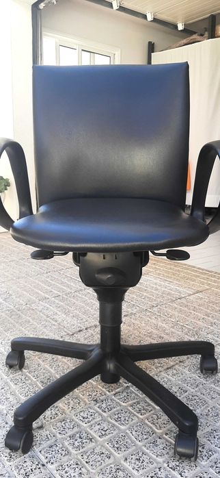 Cadeira escritorio em pele