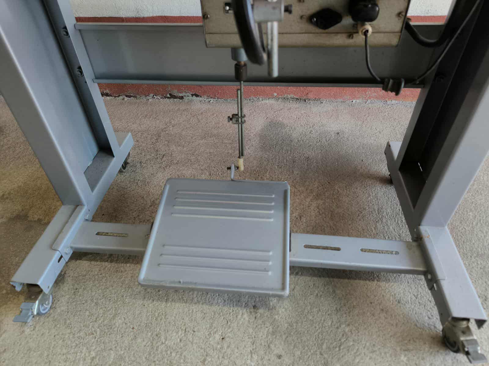 Vendo máquina de costura industrial de duas agulhas  trifásico