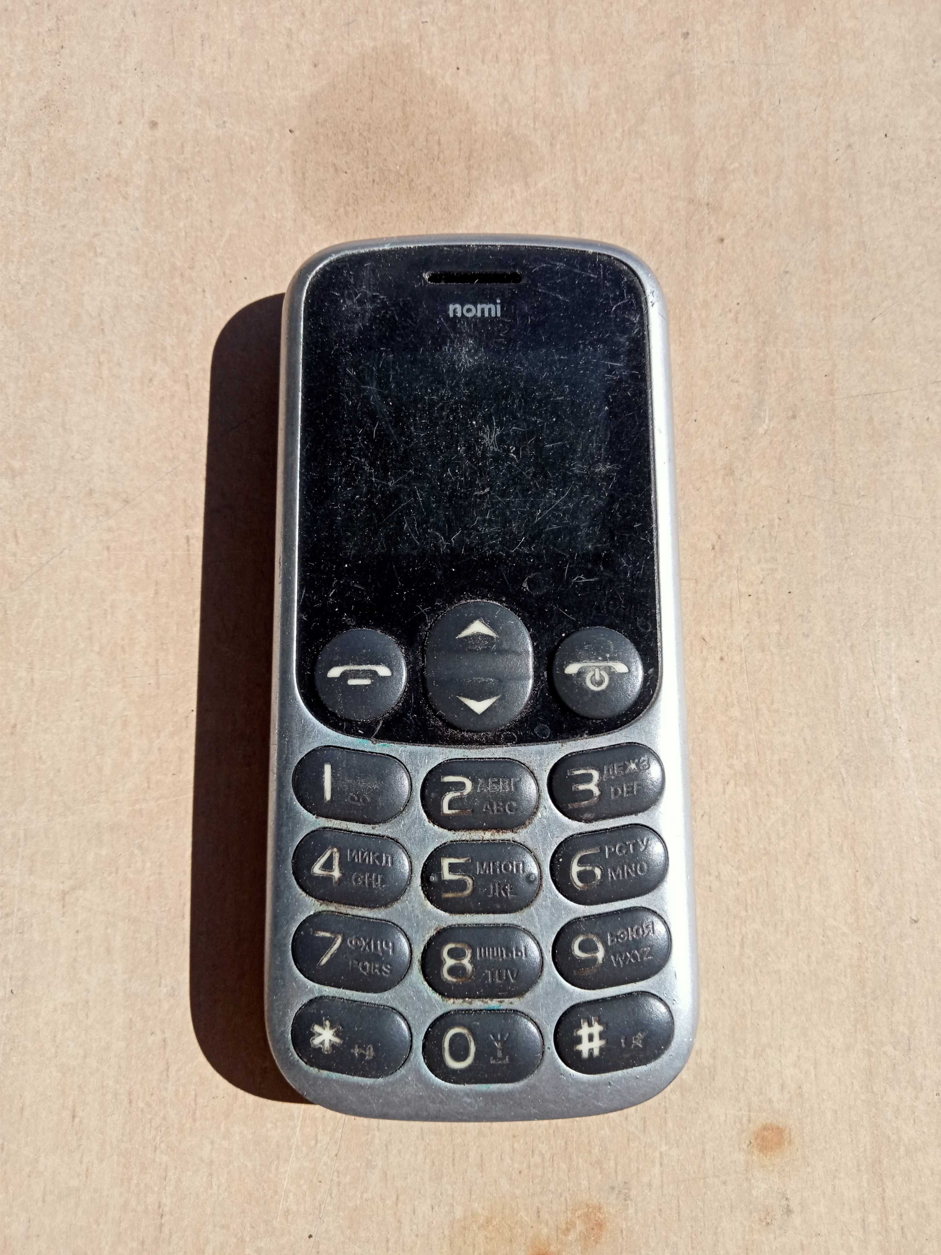 Мобильный телефон Nomi кнопочный на 2-е симки