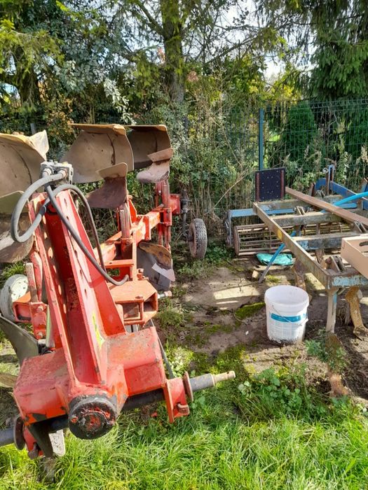 Pług 3 obrotowy Master 102 KUHN