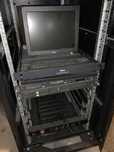 Monitor de rack + teclado internacional + rato