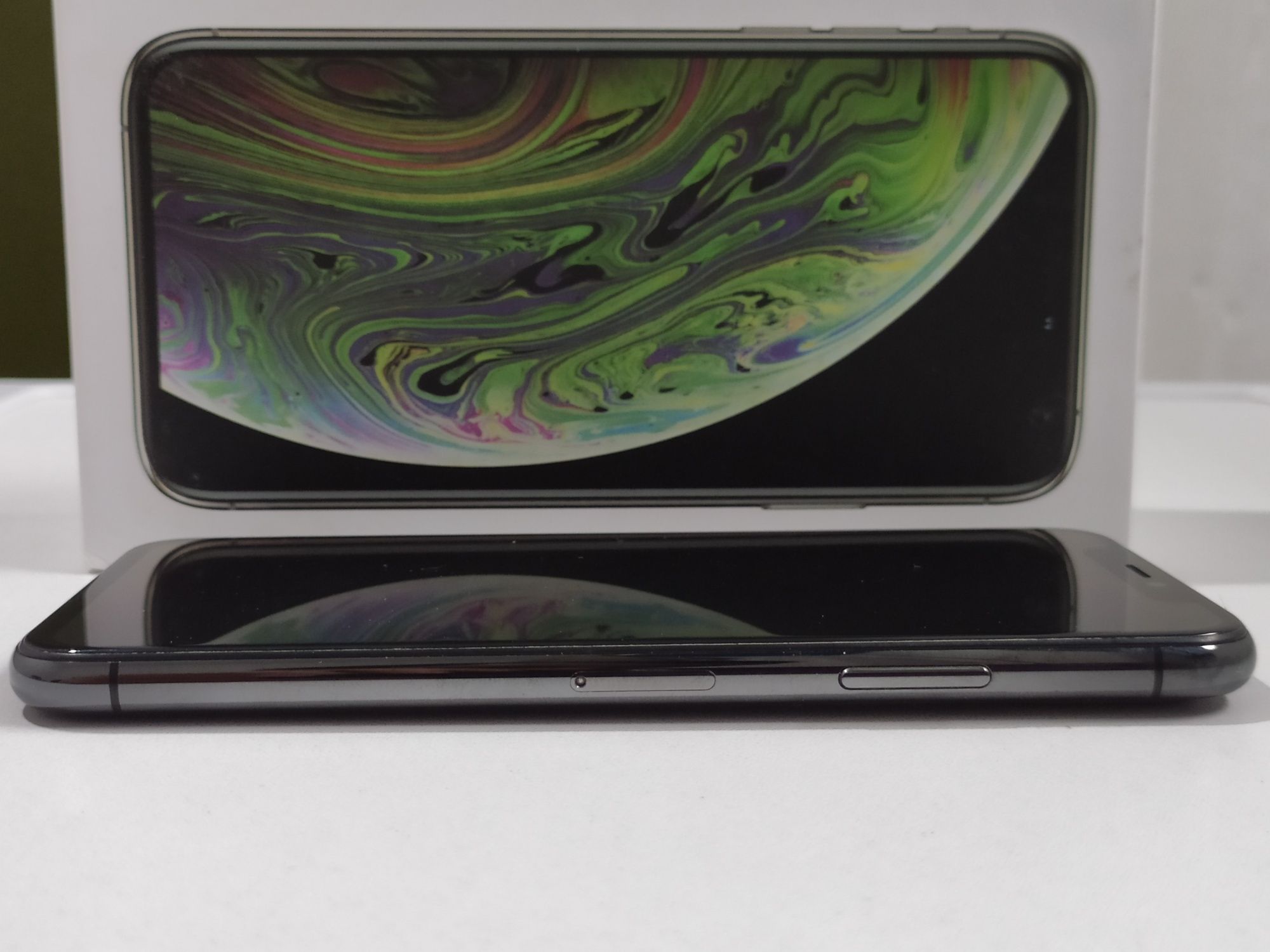 IPhone XS 64 ГБ не вмикається