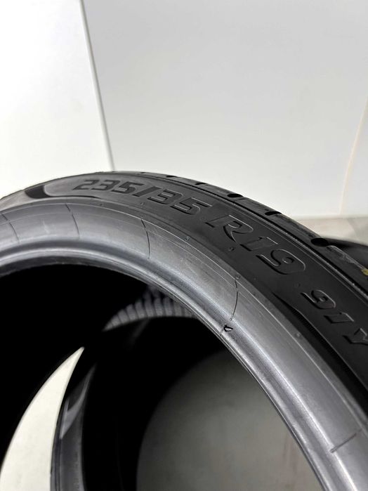 Pneus Pirelli Pzero PZ4 - 235/35/19 - Como NOVOS