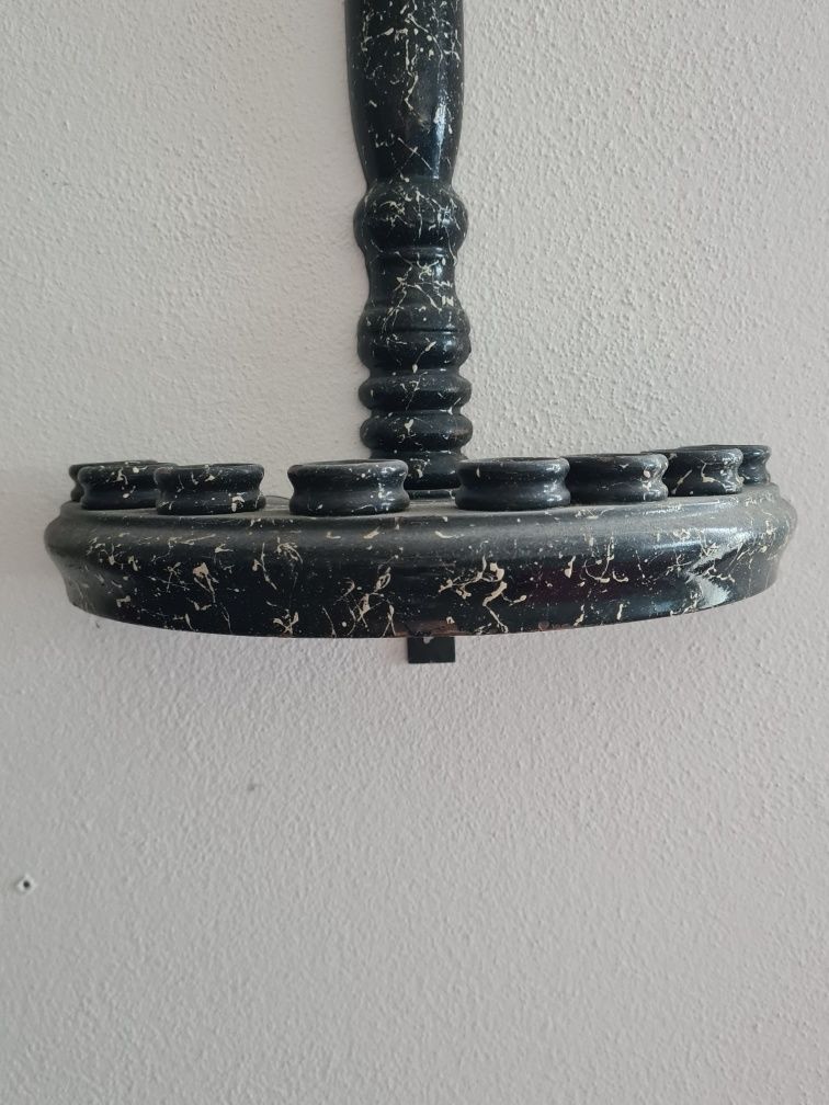Suporte de parede com 8 tacos de snooker