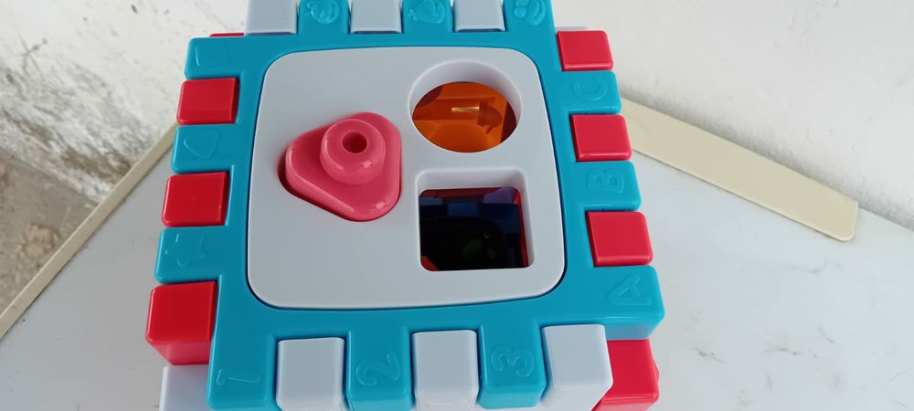 Cubo desmontável interativo infantil