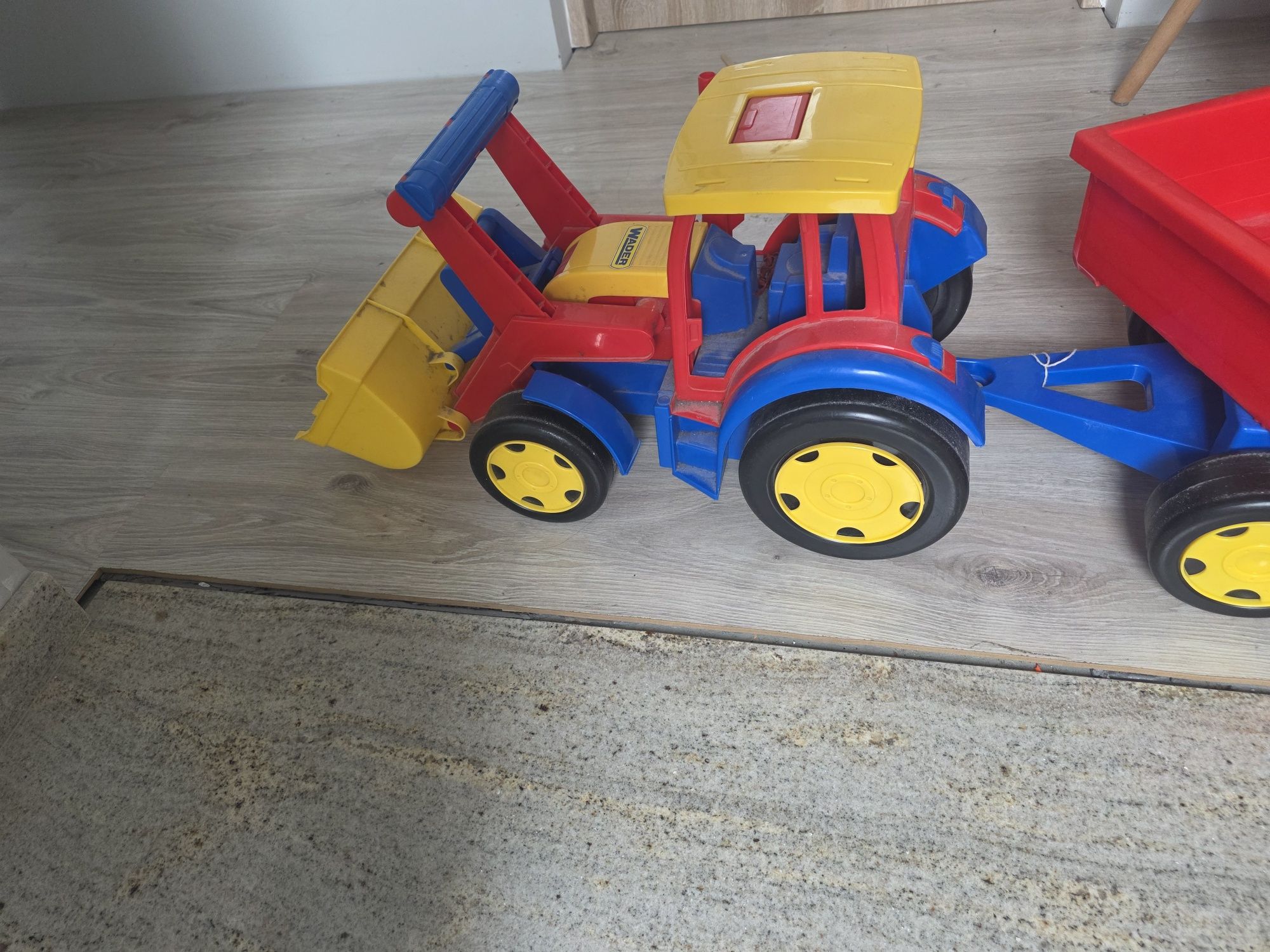 Traktor wader z przyczepką