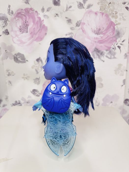 Duża lalka, Disney Wampiryna