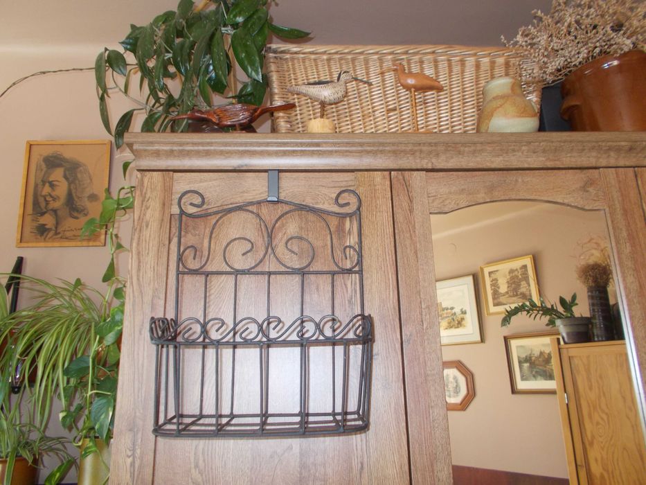 Kwietnik żeliwny vintage do zawieszenia