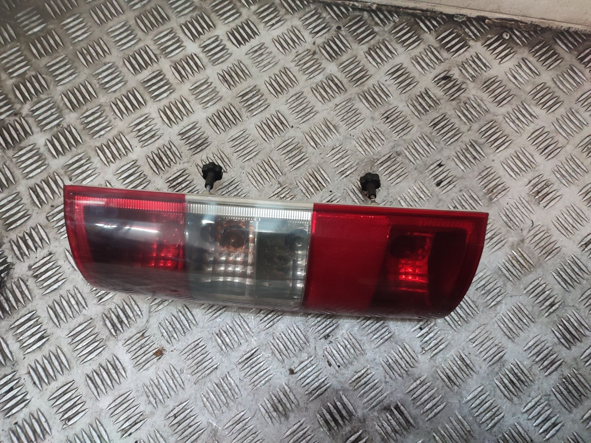 Ford Transit Connect I 02-13r lampa lewy tył tylna