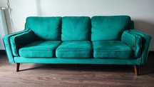 Na sprzedaż welurowa zielona sofa, 3‑osobowa