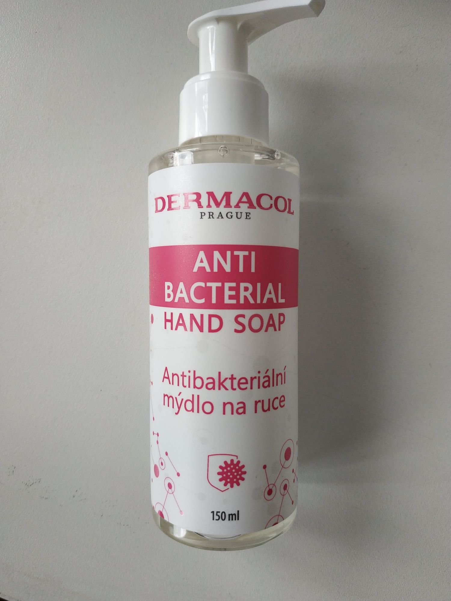 Рідке мило для рук з антибактеріальними компонентами.DERMACOL