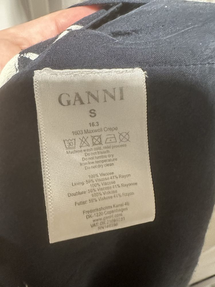 Sukienka z badkinka w toxmiarxe s Marki Gianni