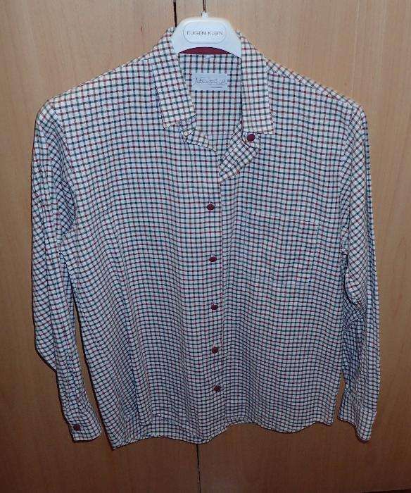 Várias Camisas e Blusas de senhora
