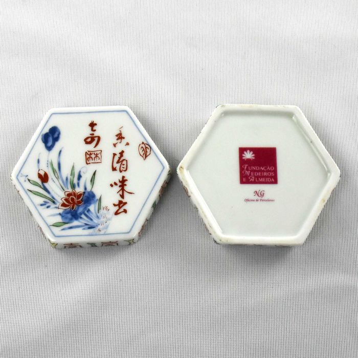 Caixa sextavada Porcelana NG com carateres chineses