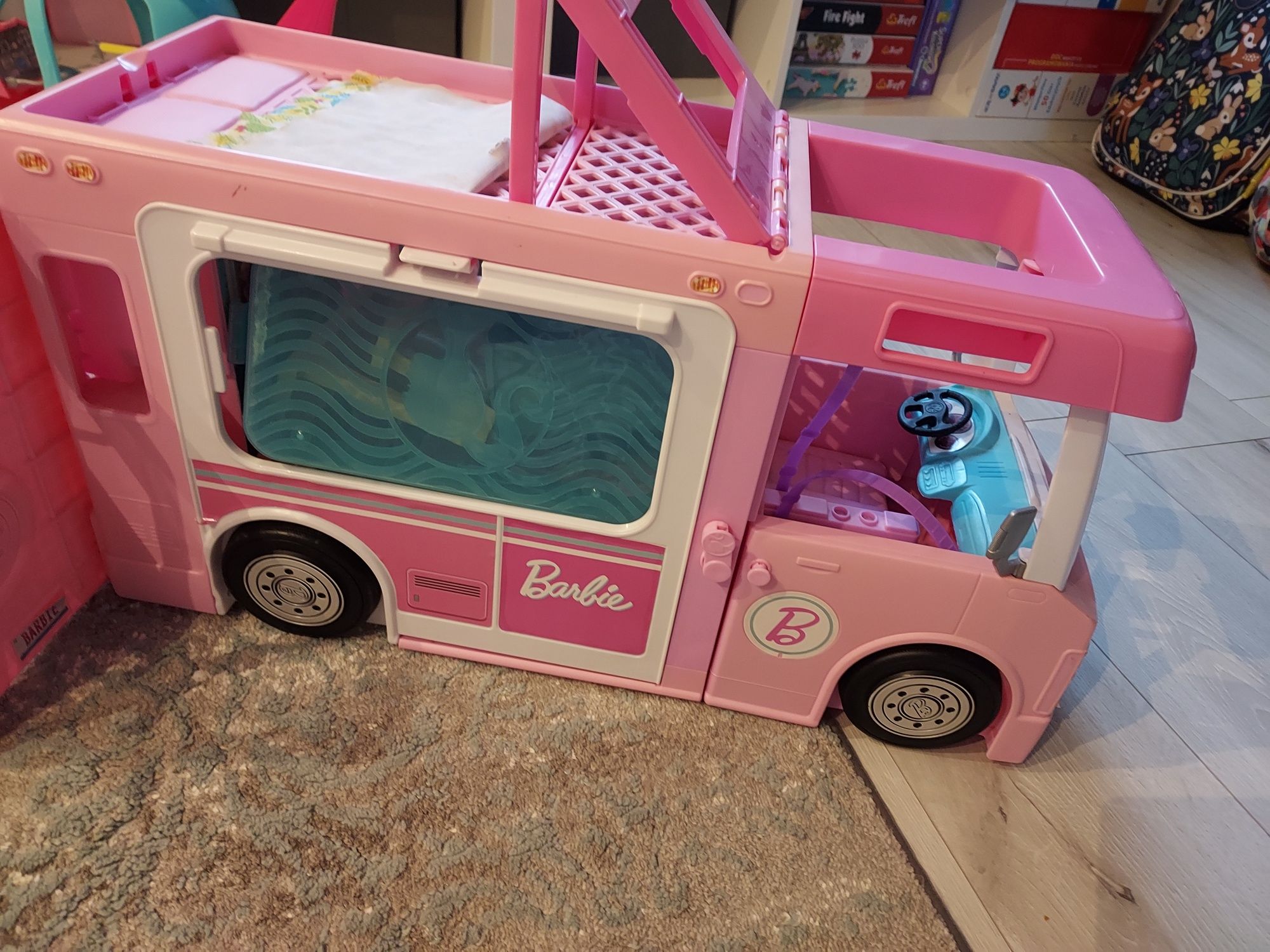 Kamper food truck karetka helikopter barbie
