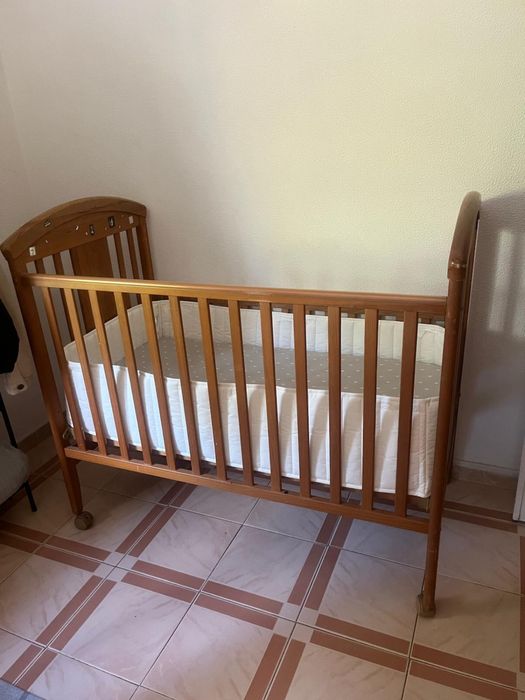 Berço, colchão e proteção pro colchão