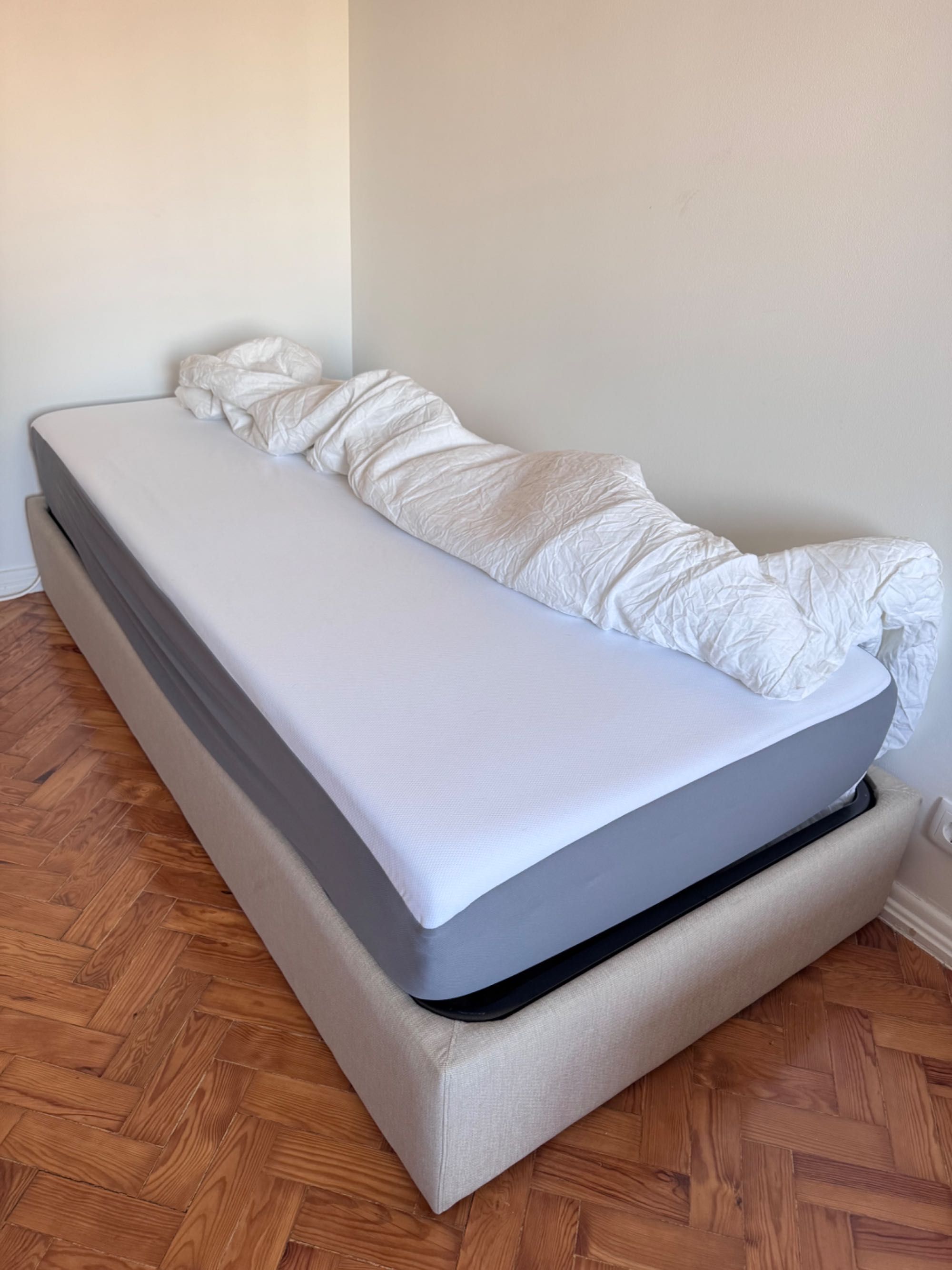Base de cama solteiro | Sommier estofado com arrumação