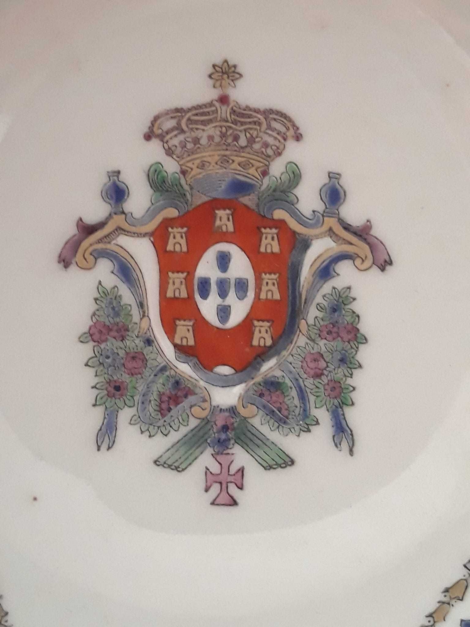 Poncheira em porcelana com brasão Português Base aro em prata 925