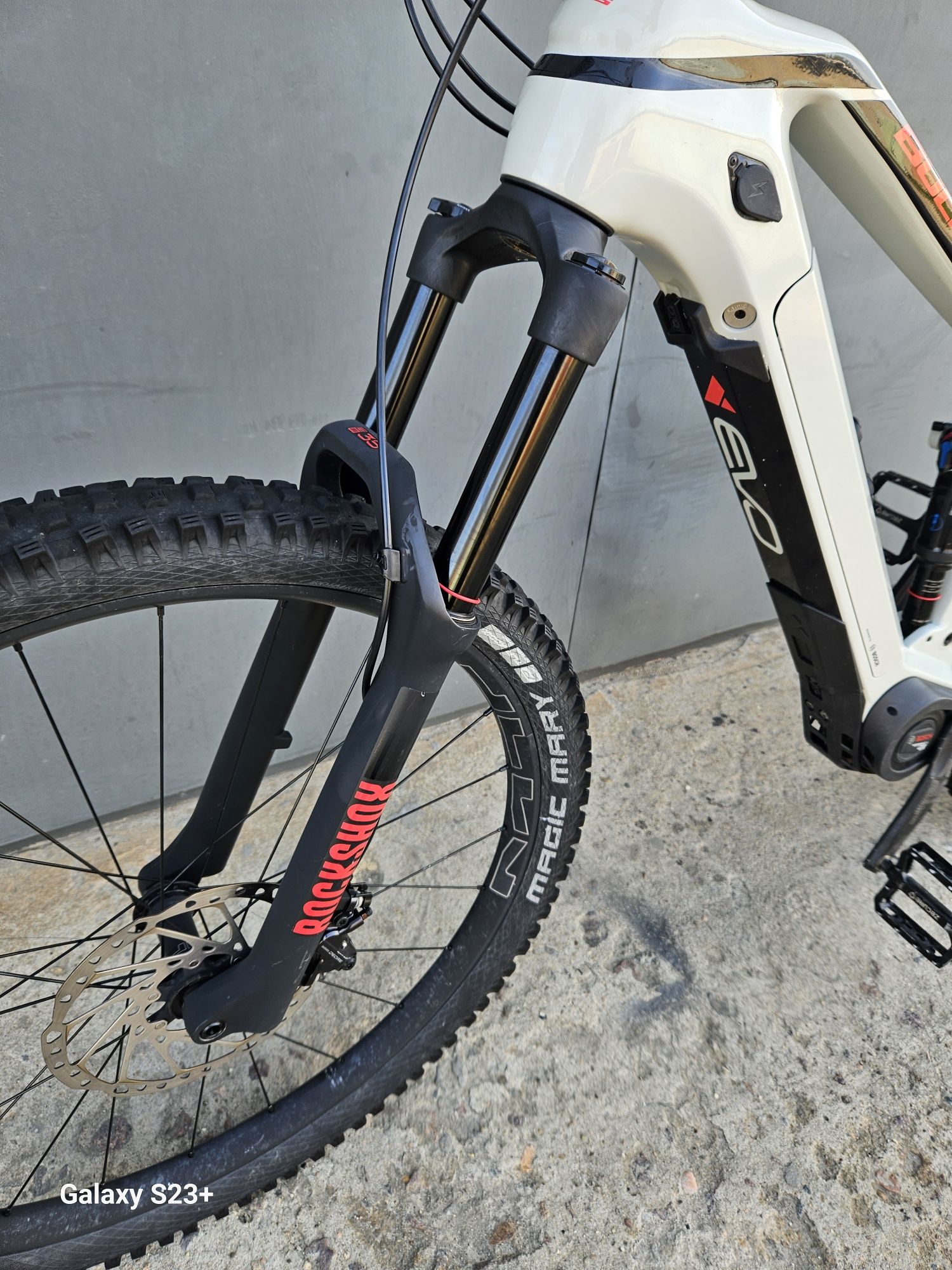 Електро велосипед BULLS Sonic Evo Am 3 29×27.5 Carbon