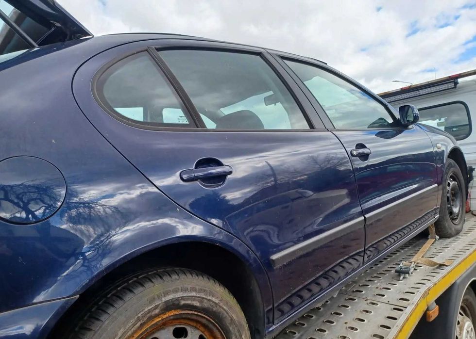 Drzwi prawy przód Seat Leon I 1.6 16V LB5N wszystkie części