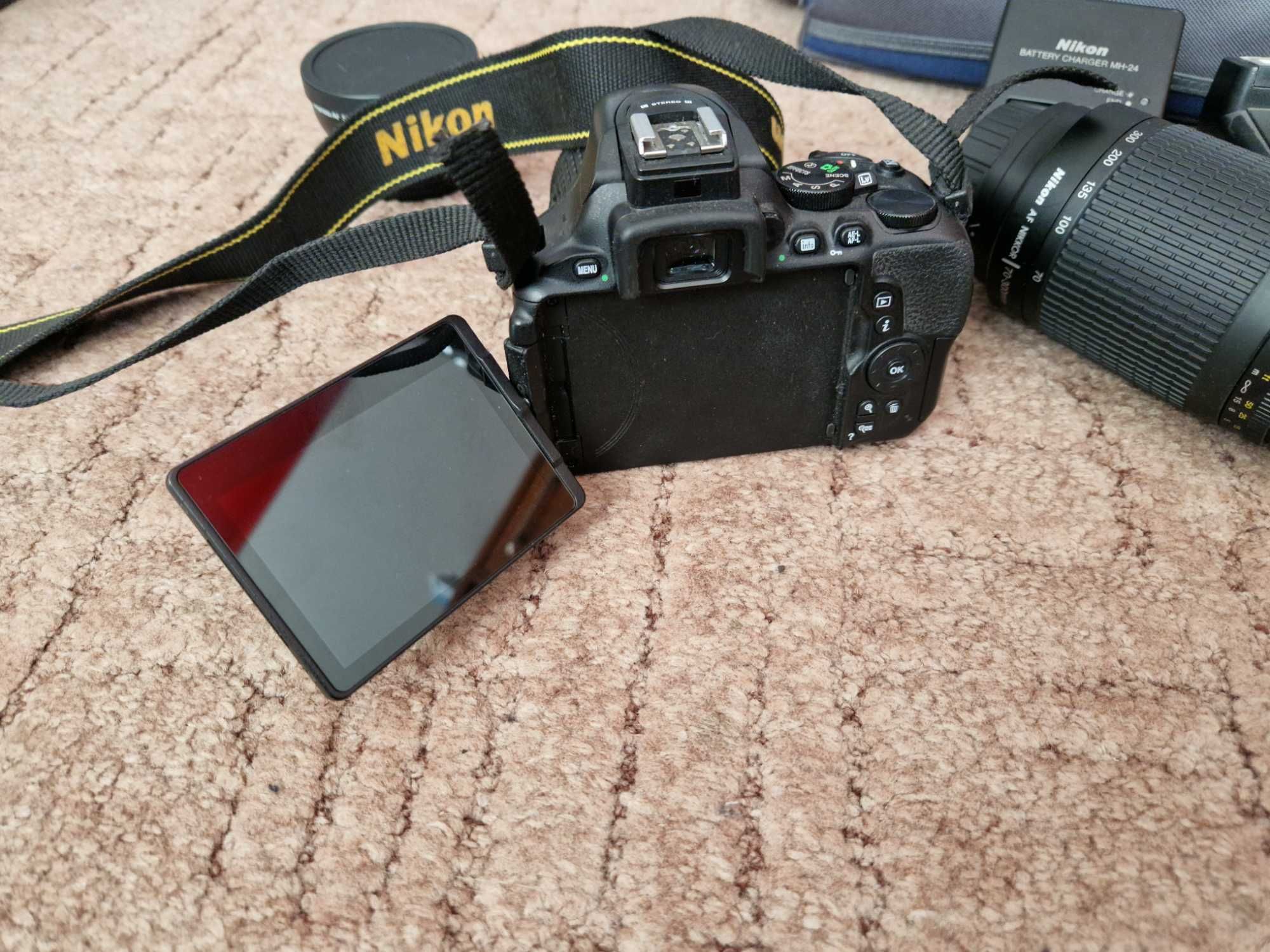 Nikon D5600 AF-P 18-55mm + AF 70-300mm