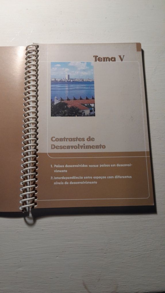 Coleção essenciais  - Geografia 9.° ano