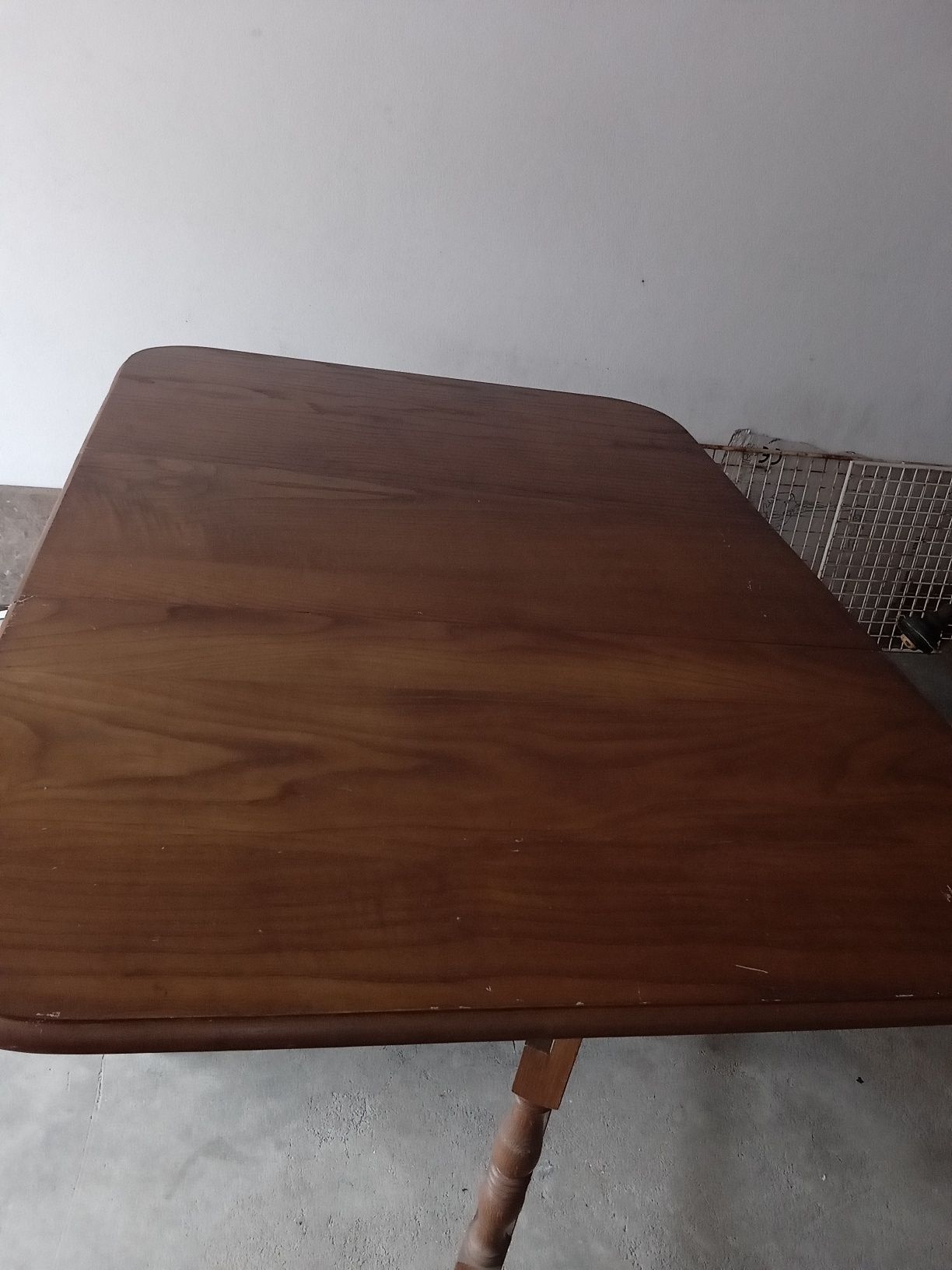 Vendo mesa com quatro