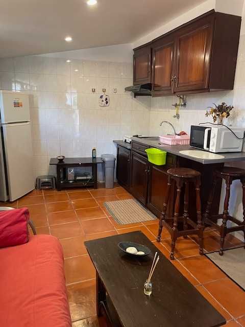 Arrenda-se ESTUDIO T0 e T1  Mobilado