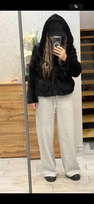 Норкова шуба практично нова