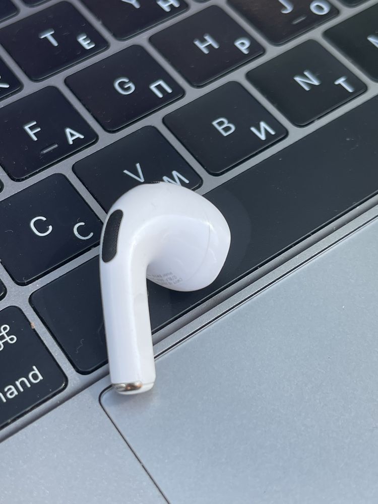 Продам навушник один правий airpods 3 робочий