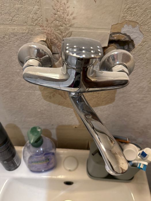 Umeywalka z szafka i bateria