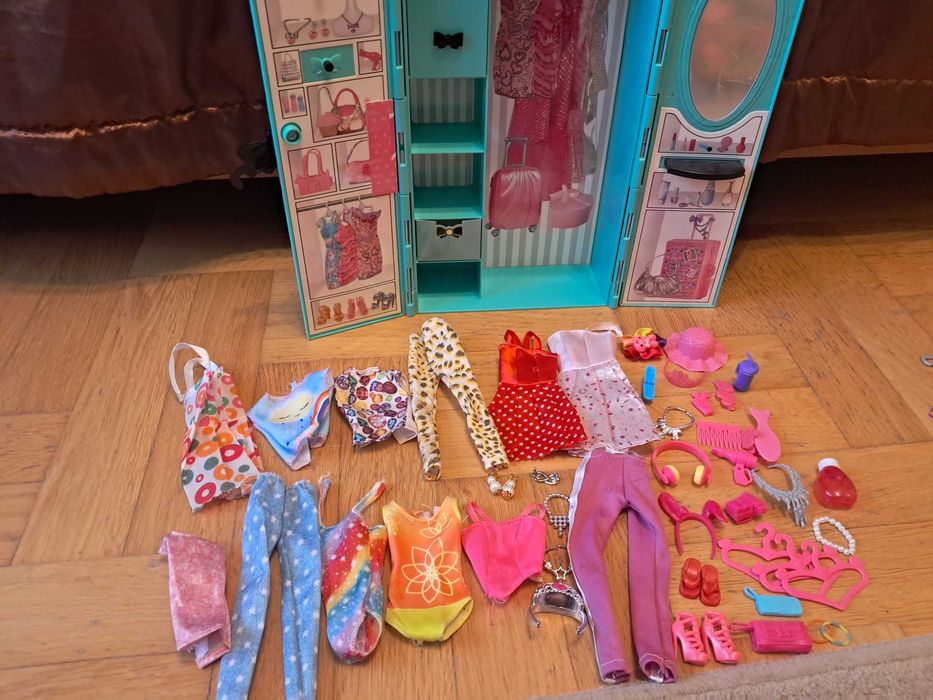 szafa na ubrania dla barbie plus ubranka
