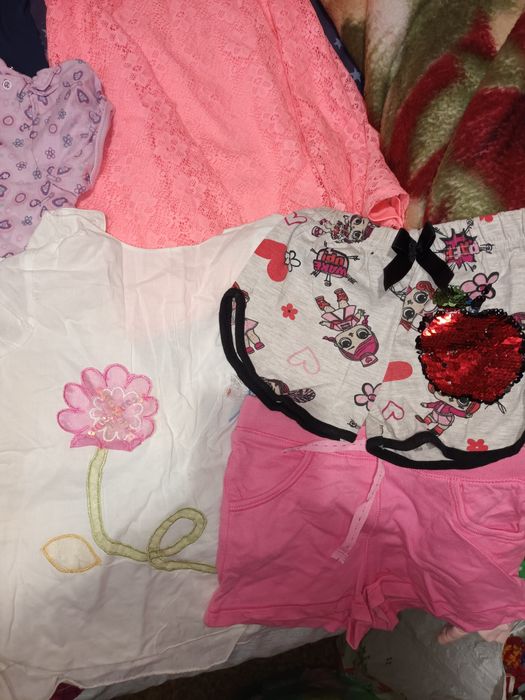 Футболки для девочки.. пакет вещей. Всё за 200 ГРн .