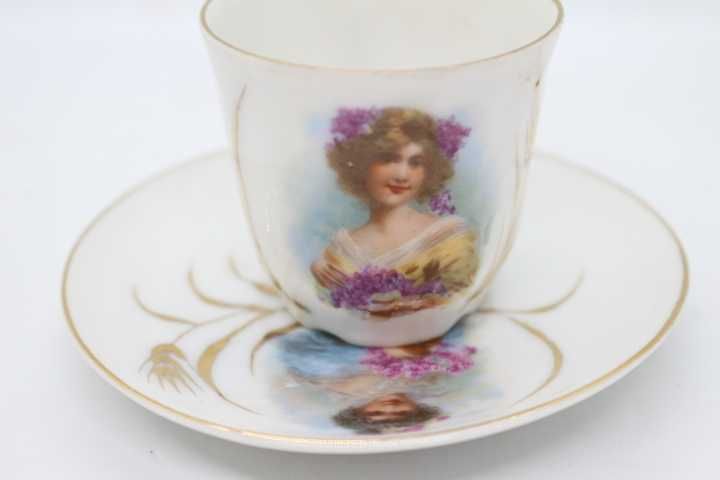 Chávena de Café Vista Alegre "Belle Époque" Dama Antiga 1881
