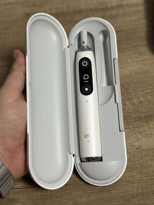 Електрична зубна щітка Oral-B 9/10 iO