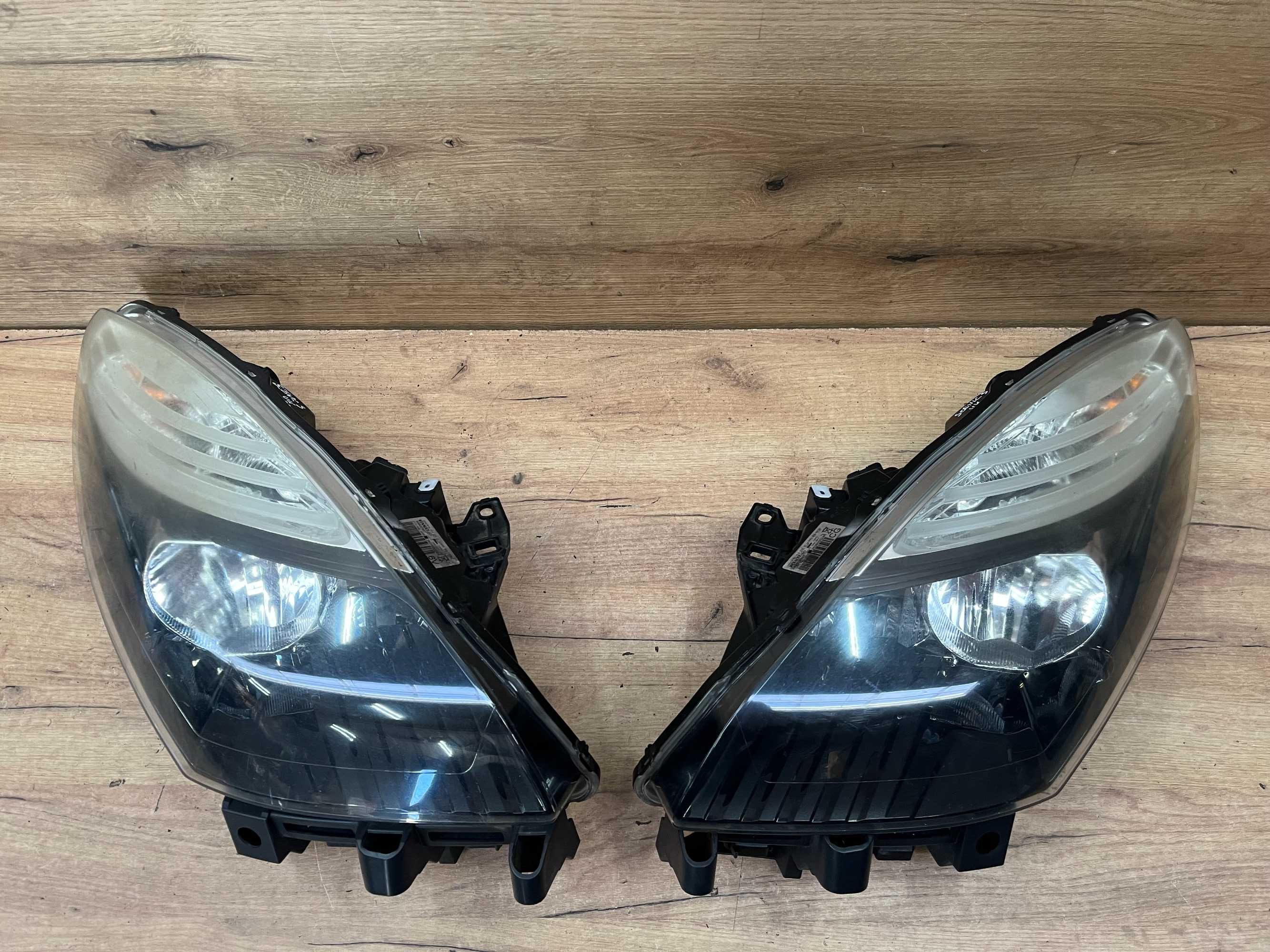 Lampa/reflektor przedni lewy prawy Renault Scenic III