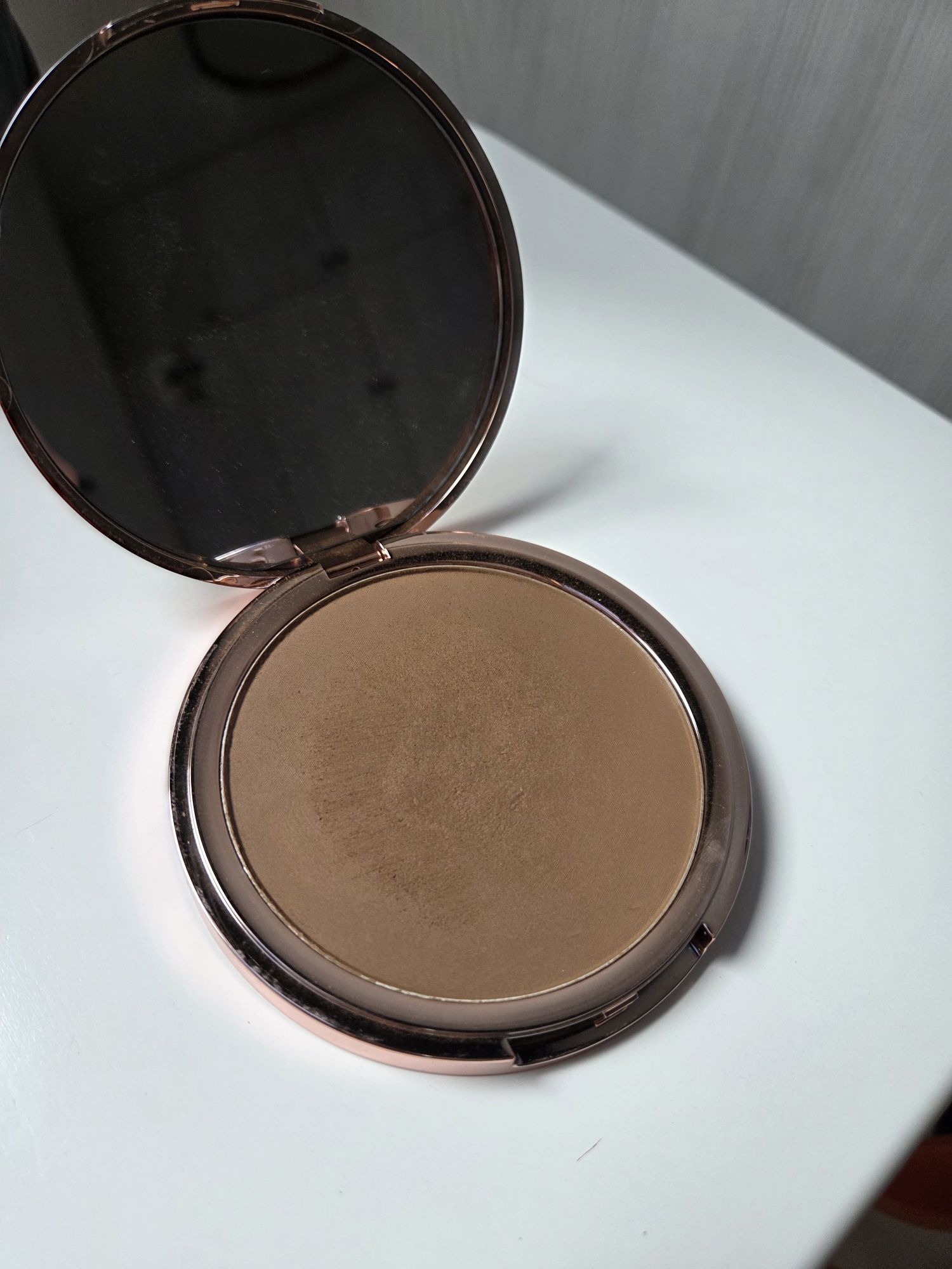 Bronzer Revolution Glow Light + kabuki