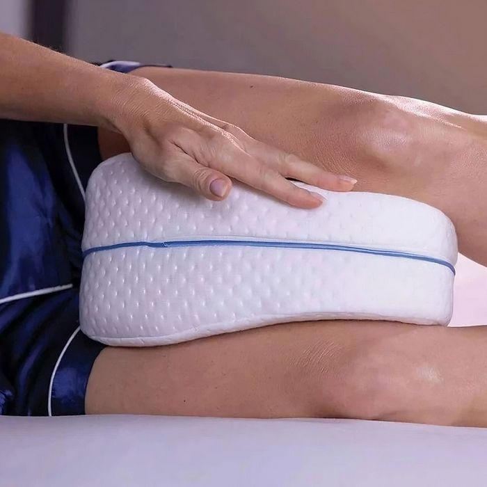 Ортопедична подушка для ніг та колін 23х25х15,5 см / Подушка для сну