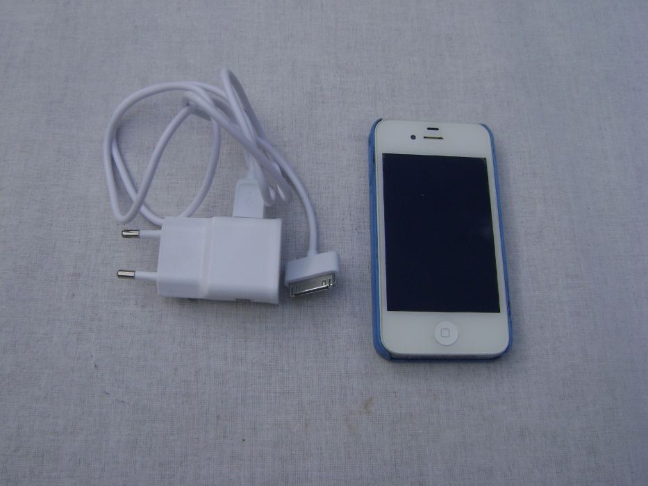 Iphone 4 com carregador novo