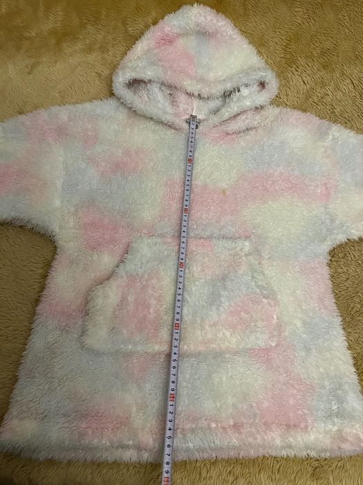 Puszysta bluza szlafrok snuddie na 116 - 122 cm.