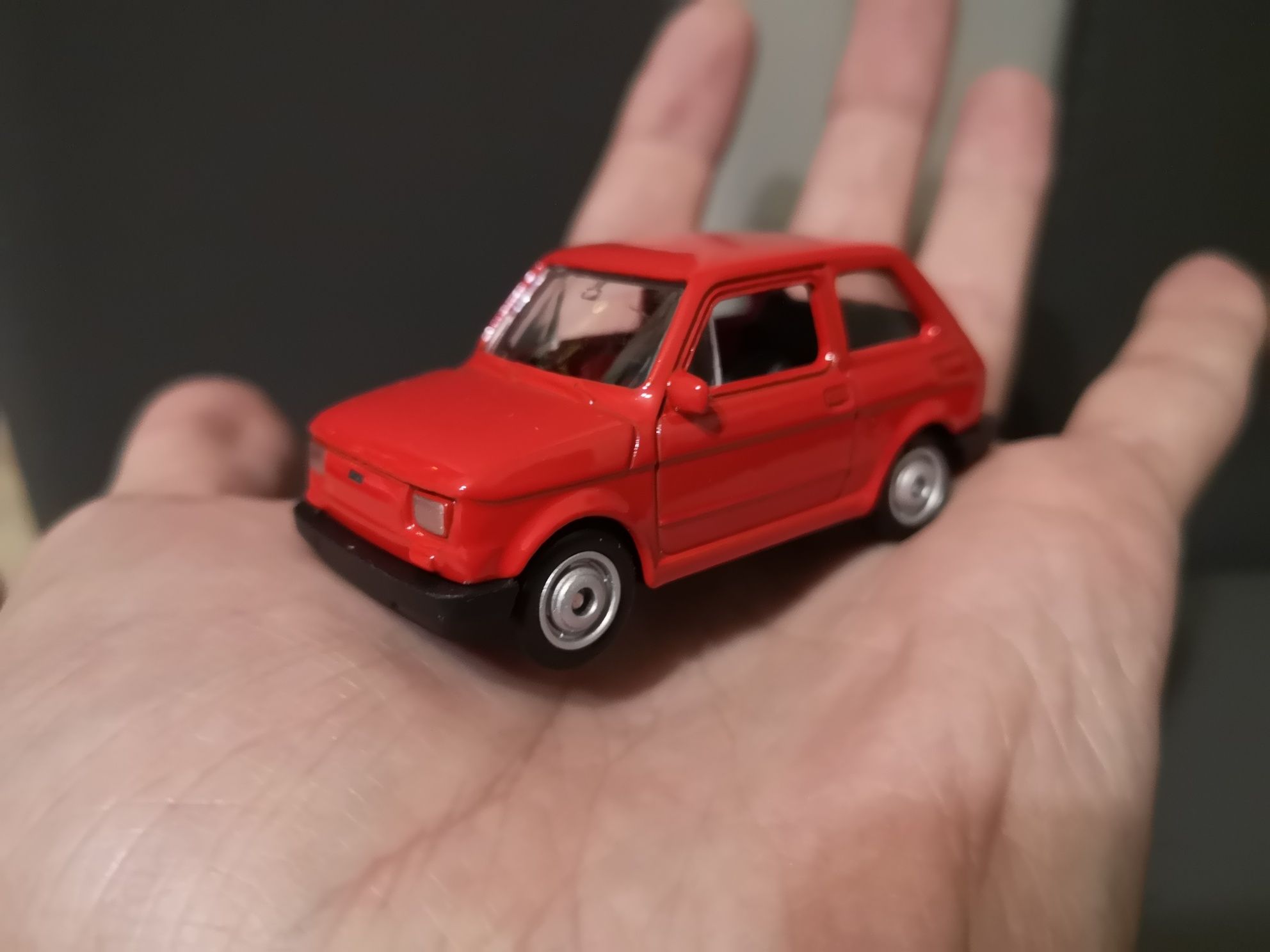 Model samochodu Fiat 126 welly Maluch, kaszlak