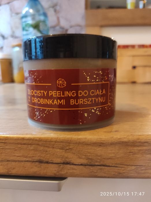 Złocisty peeling do ciała