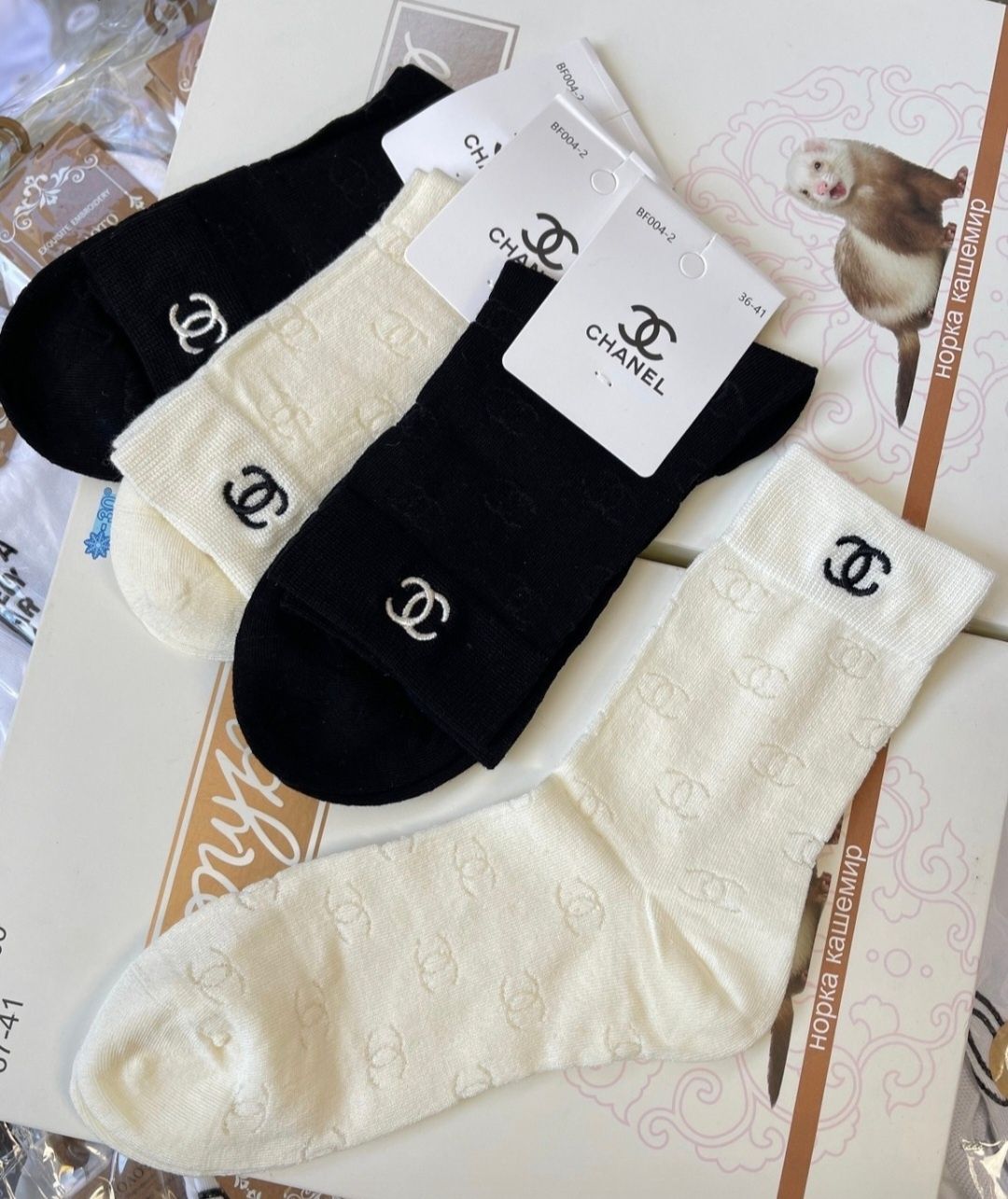 Стильні бавовняні жіночі шкарпетки /носочки з лого