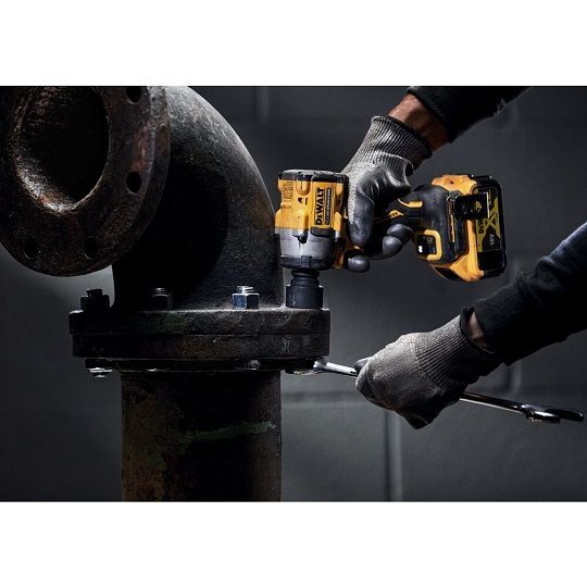 Akumulatorowy Klucz Udarowy 1/2' Xr 18V 0*Ah  610 Nm DeWalt