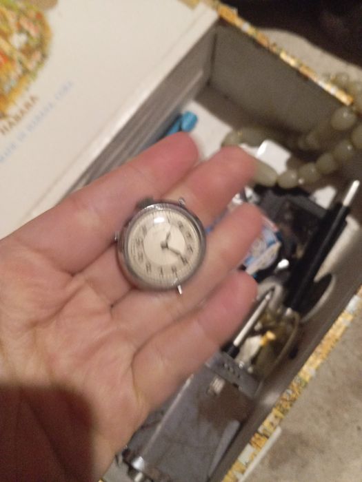 Relógio pequeno não sei se funciona