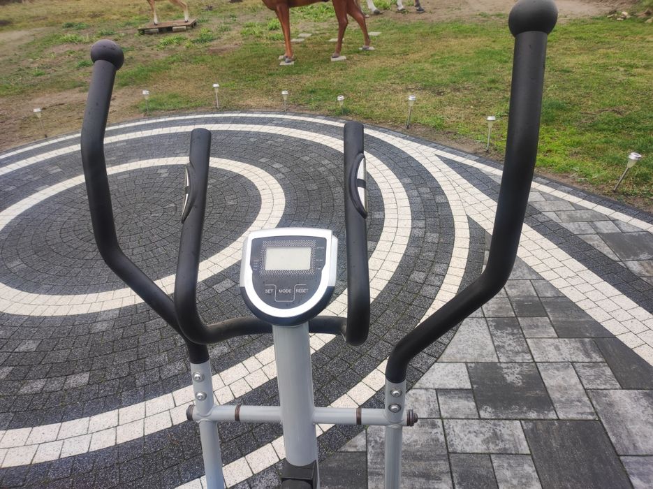 Rowerek treningowy do ćwiczeń w domu