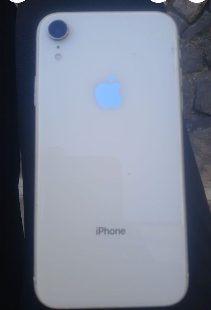 iPhone XR  ( a pedir senha )